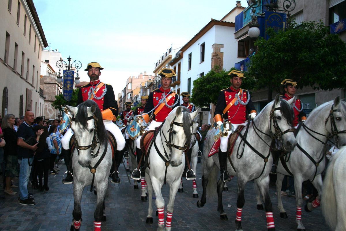 El Grupo de Caballería de la Guardia Civil escoltaba a la imagen de Capuz.