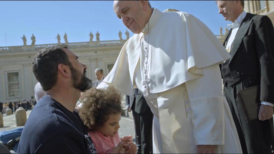 Imatge del documental &quot;Todos los Caminos&quot; on apareix el Papa Francesc al Vaticà