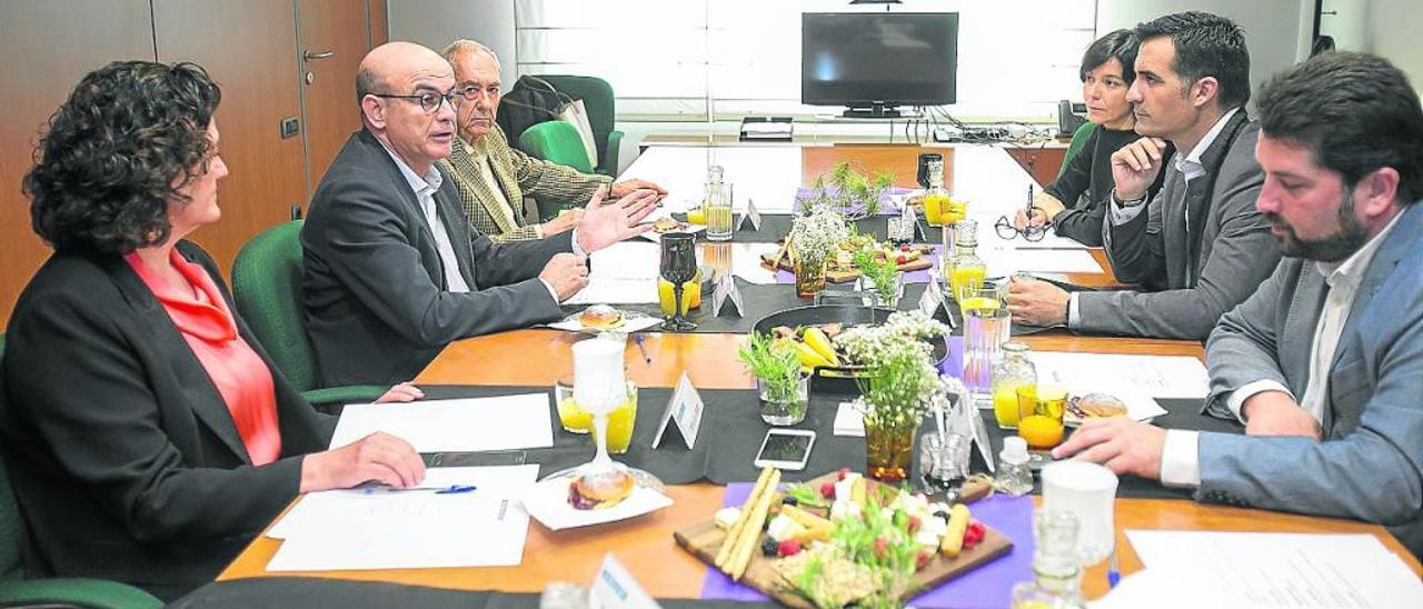 Un momento del debate celebrado en las instalaciones de INFORMACIÓN.