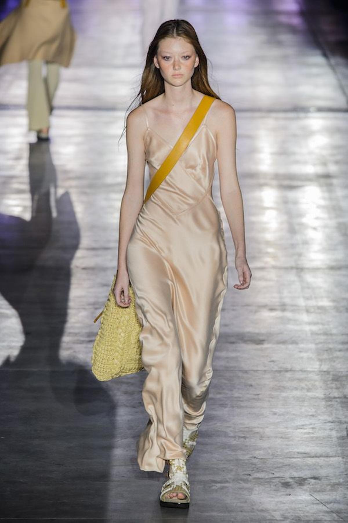 Vestido lencero en la colección de Alberta Ferretti Primavera Verano 2019