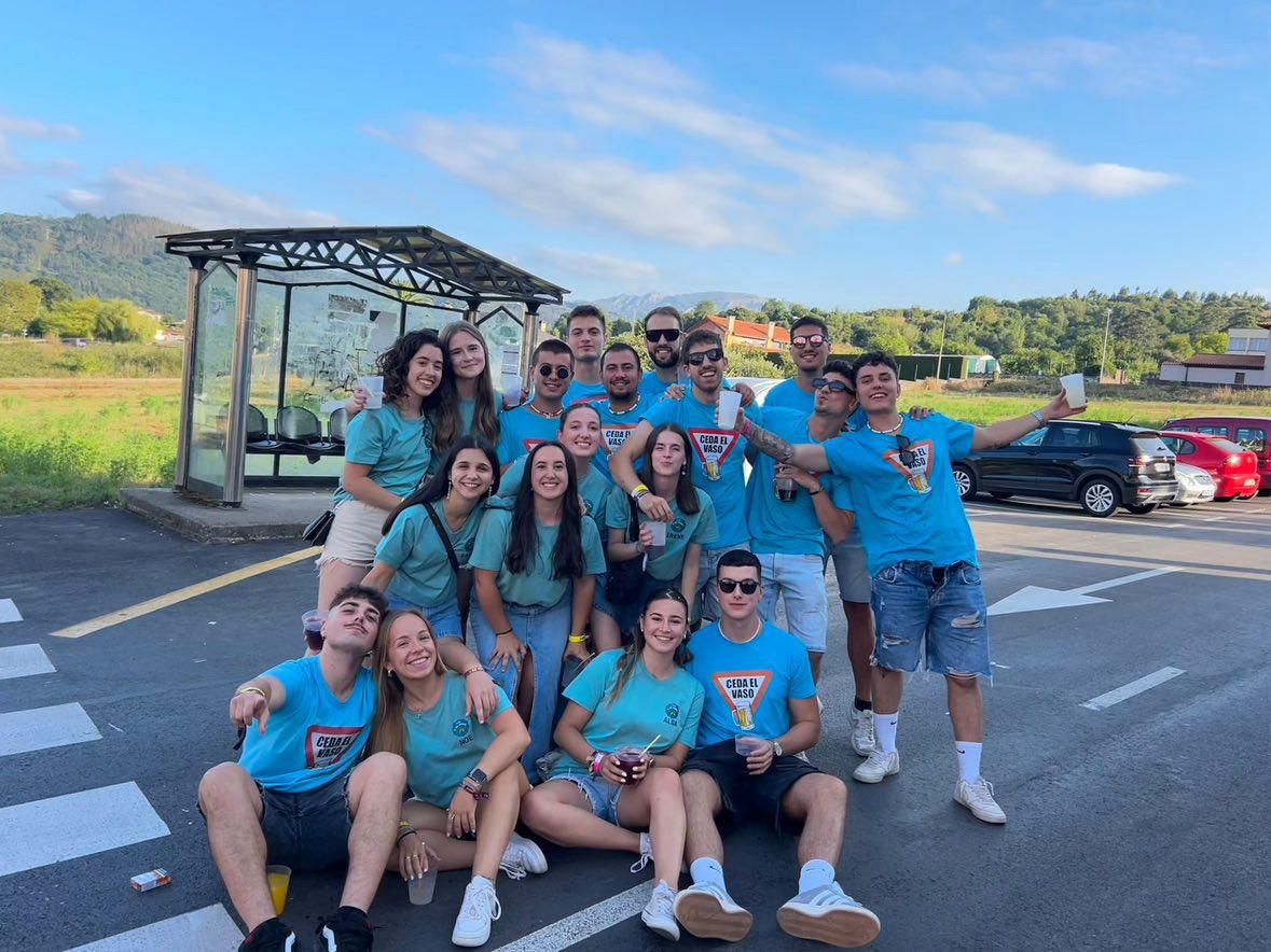 En imágenes: Las peñas toman Salas en la primera jornada de las Fiestas del Bollo