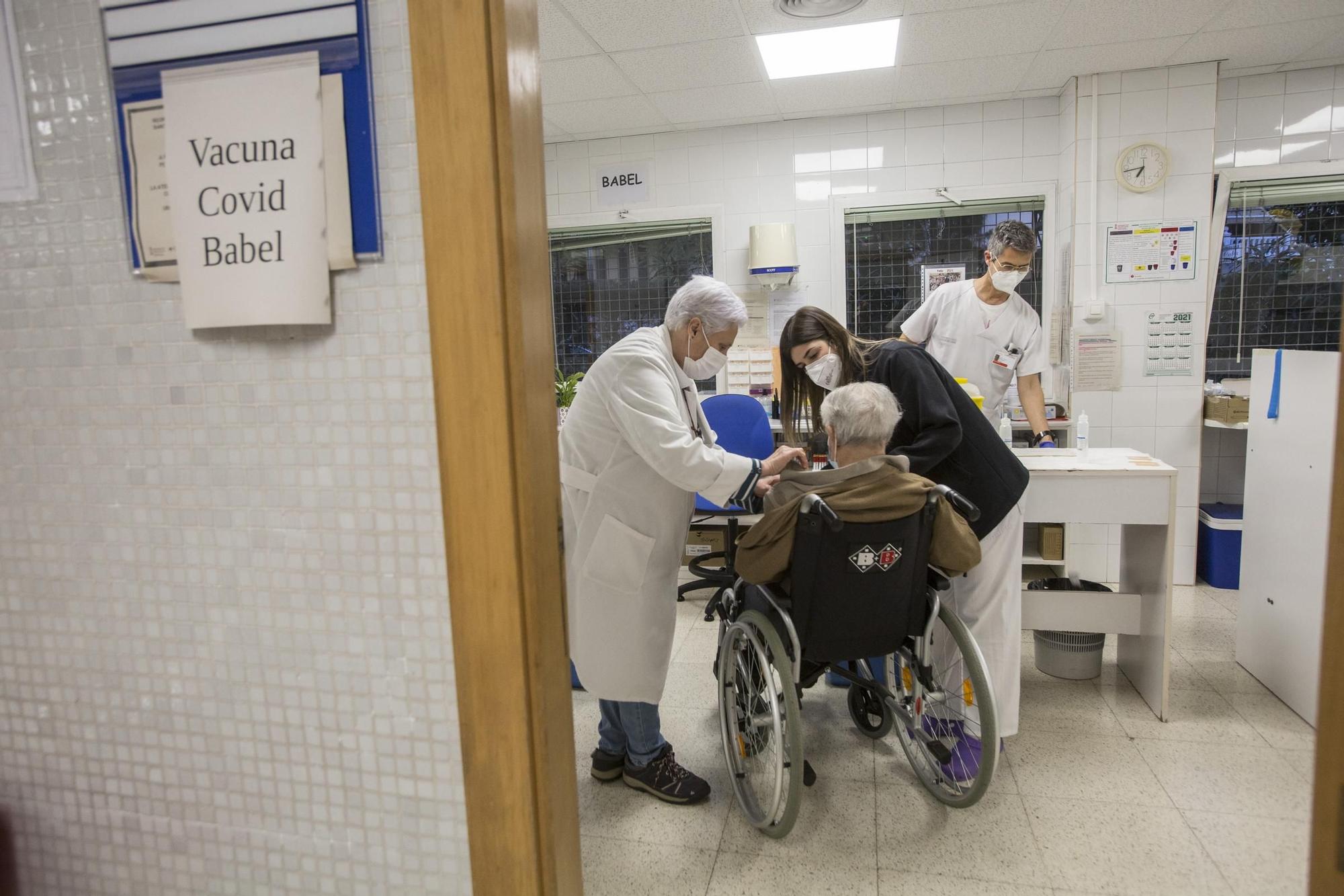 Los mayores de 90 años se vacunan contra el covid