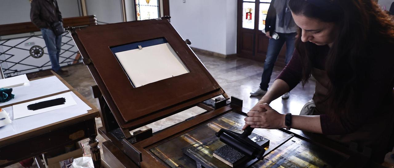 El invento de Gutenberg vuelve a la vida en una exposición de la Nau