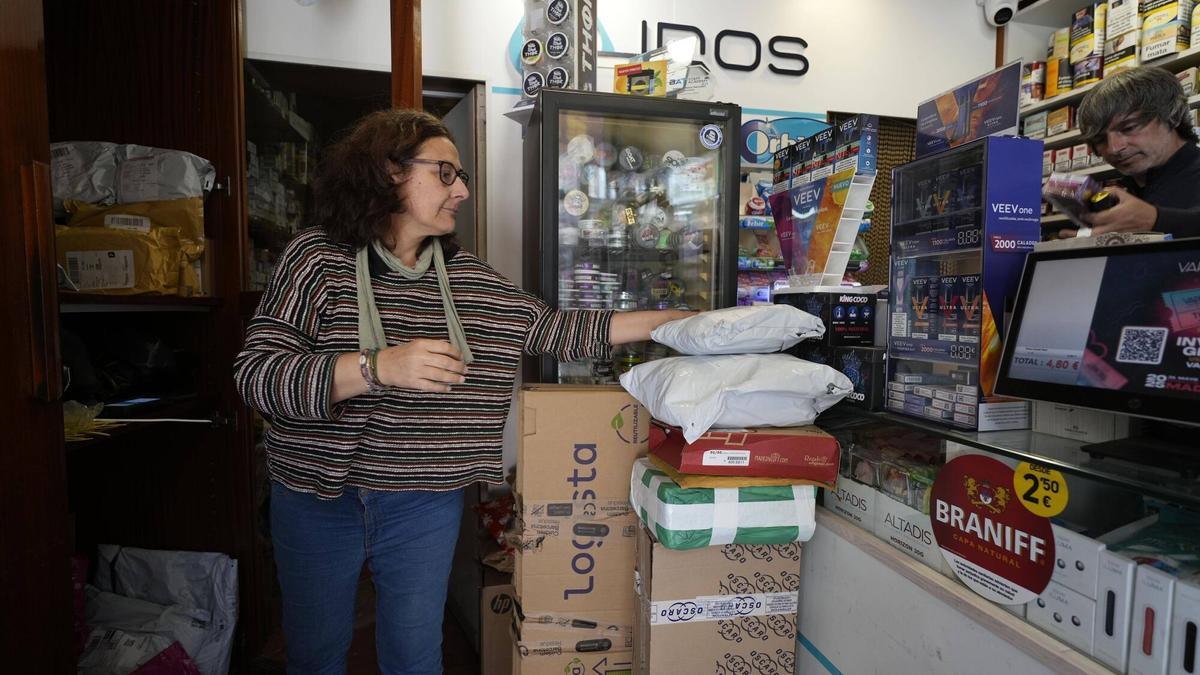 Punto de entrega y recogida de paquetes en el Estanc de Mistral, en Sant Antoni, que mueve más de 2.000 al mes.