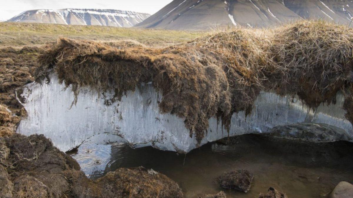 La investigación ha desarrollado una herramienta para medir las modificaciones del suelo congelado bajo una carretera en Utqiaġvik.