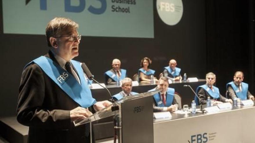 Ximo Puig pronuncia el discurso de clausura.