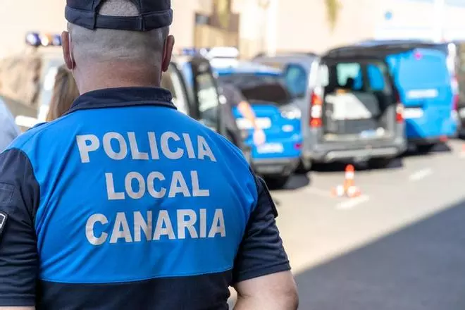 Detenido en Adeje por no identificarse y querer apagar una hoguera en una playa