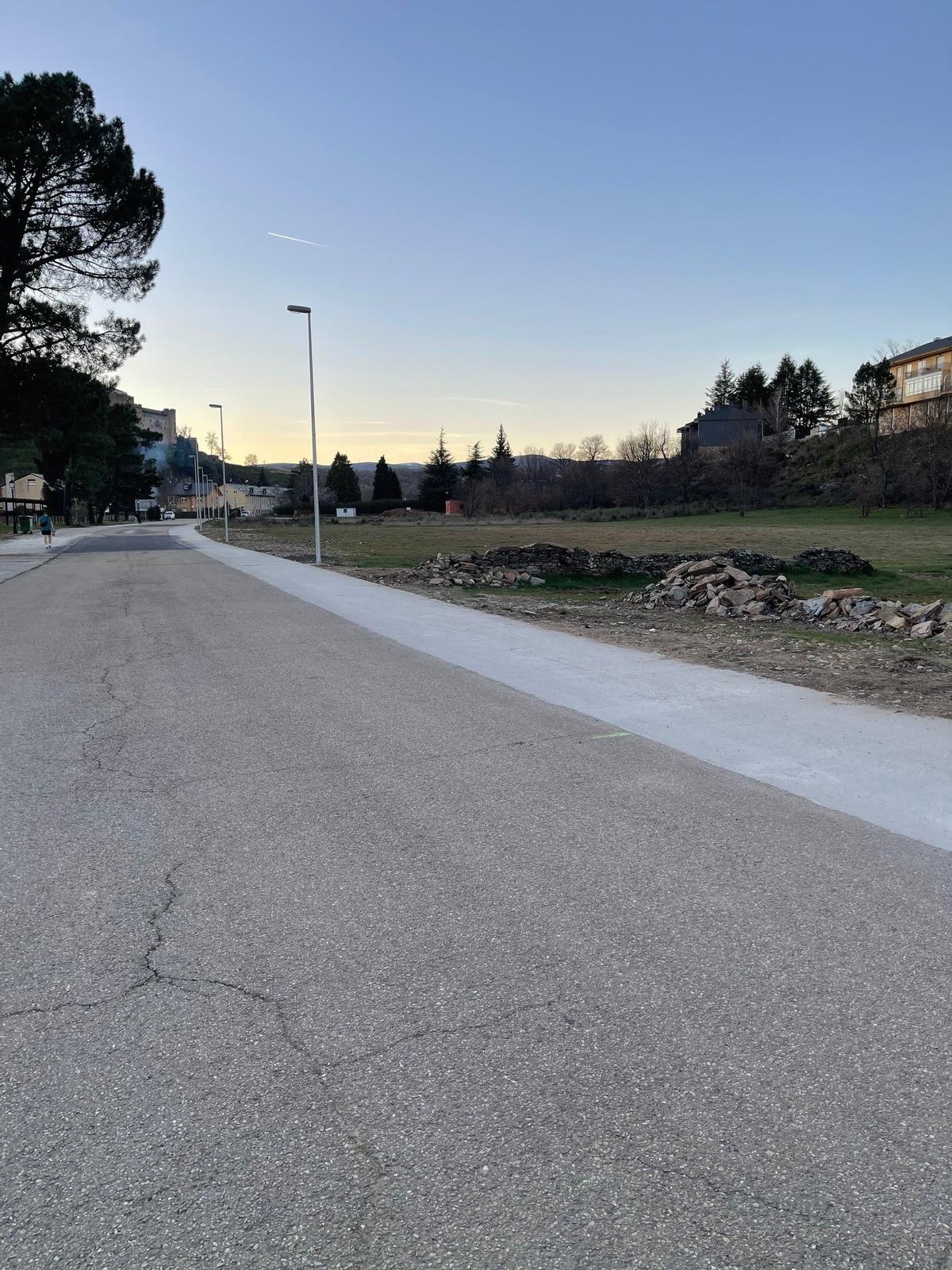 Mejora del acceso y alumbrado en la zona deportiva El Pinar en Puebla de Sanabria.