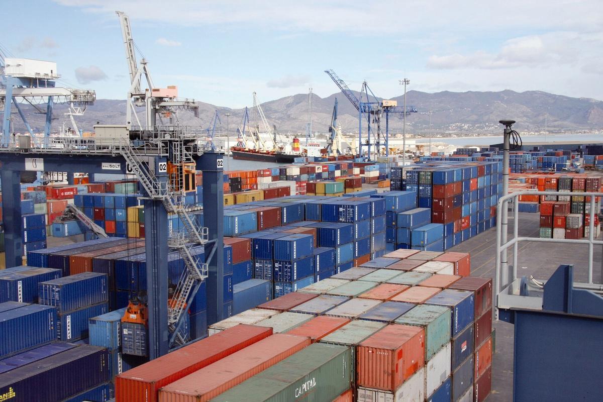 Imagen de contenedores en el puerto de Castellón.