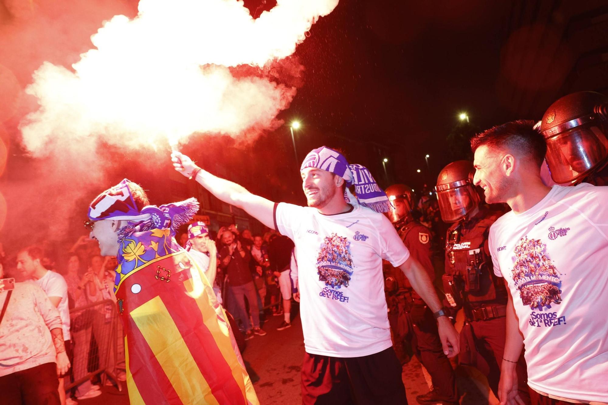 EN IMÁGENES: Locura en las calles de Avilés por el ascenso