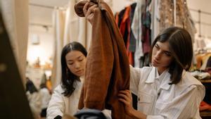 5 botigues ‘online’ on comprar roba de segona mà, el fenomen que vencerà la ‘fast fashion’ el 2030