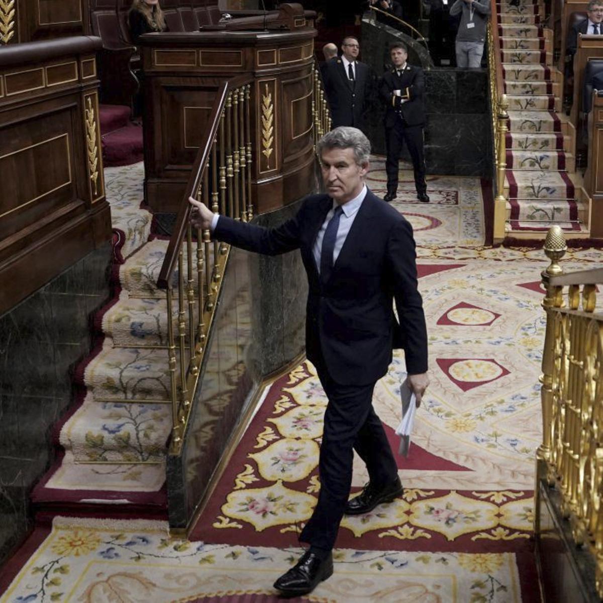 ¿Per què Feijóo posa en un compromís Felip VI?