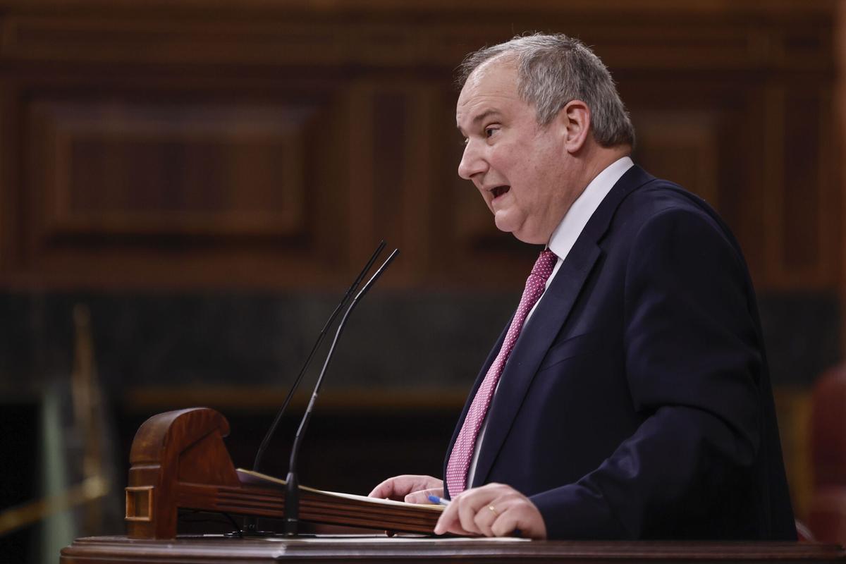 MADRID, 26/03/2025.- El ministro de Industria, Jordi Hereu, interviene durante la sesión de control al Gobierno celebrada este miércoles en el Congreso de los Diputados, en Madrid. EFE/ Sergio Pérez