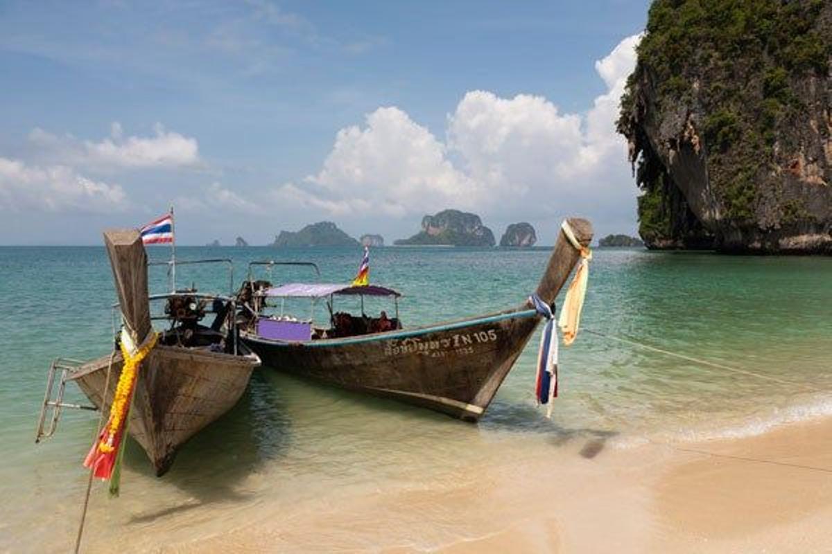 Barcos &quot;longtail&quot; típico tailandés.