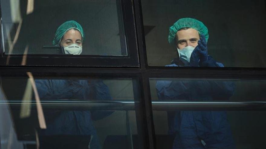 Sanitarios durante el confinamiento en Canarias.