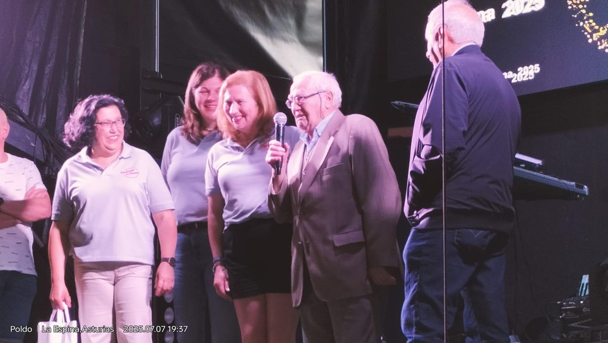 Momento del homenaje a José Antonio González.