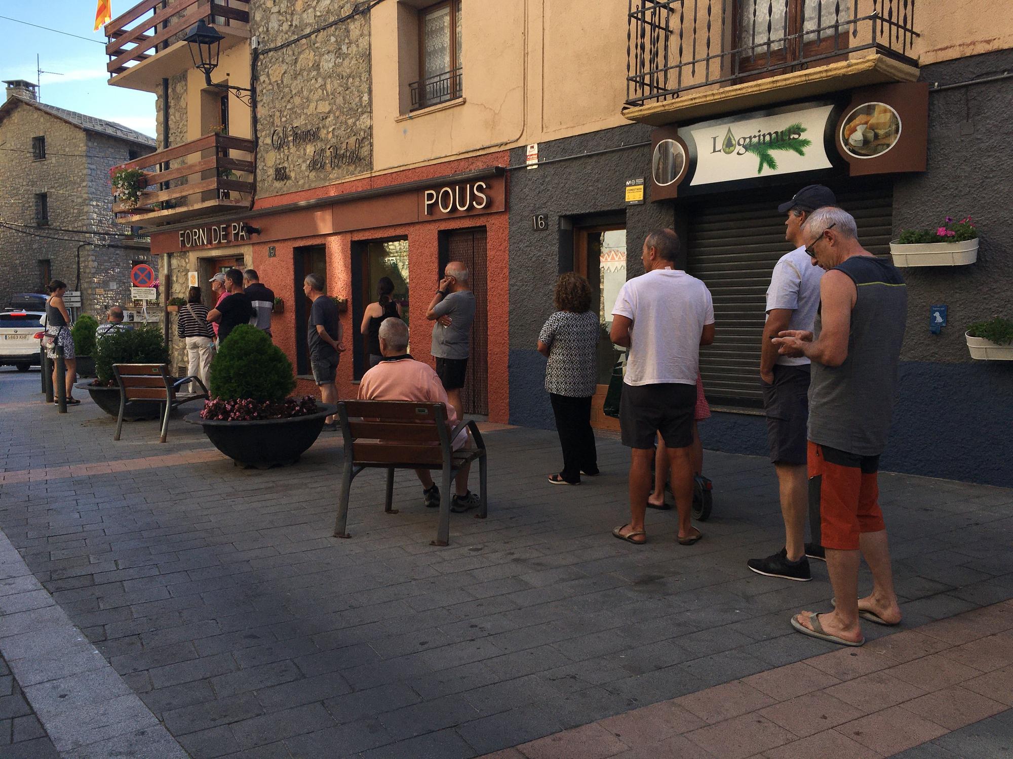 Les cues s'estableixen a la Cerdanya pel pont d'Agost