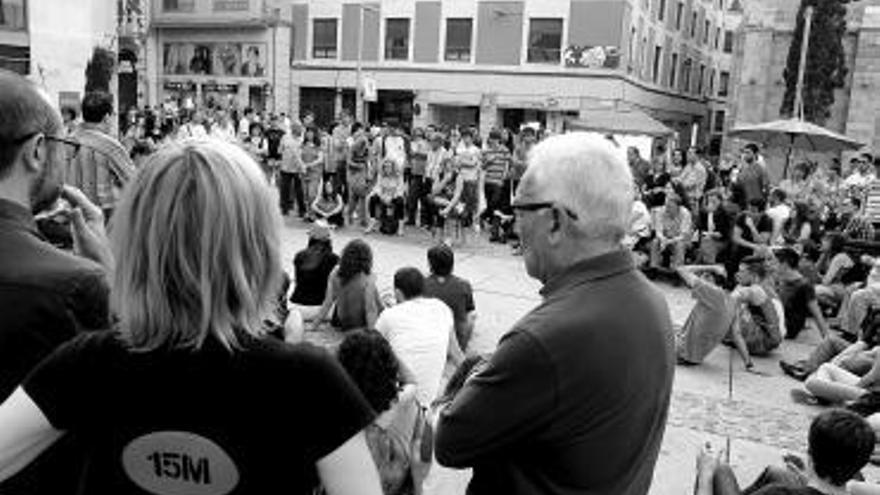 Momento de la asamblea celebrada en la plaza de la Constitución.