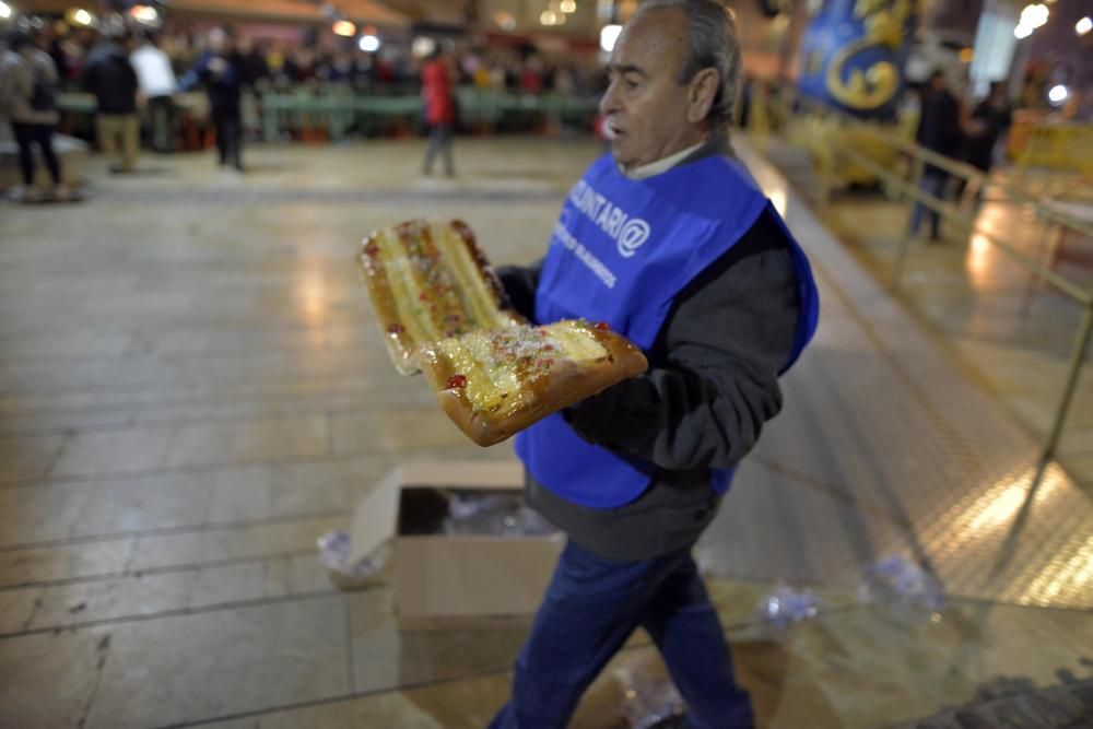 Roscón para todos en la Plaza del Ayuntamiento de Cartagena