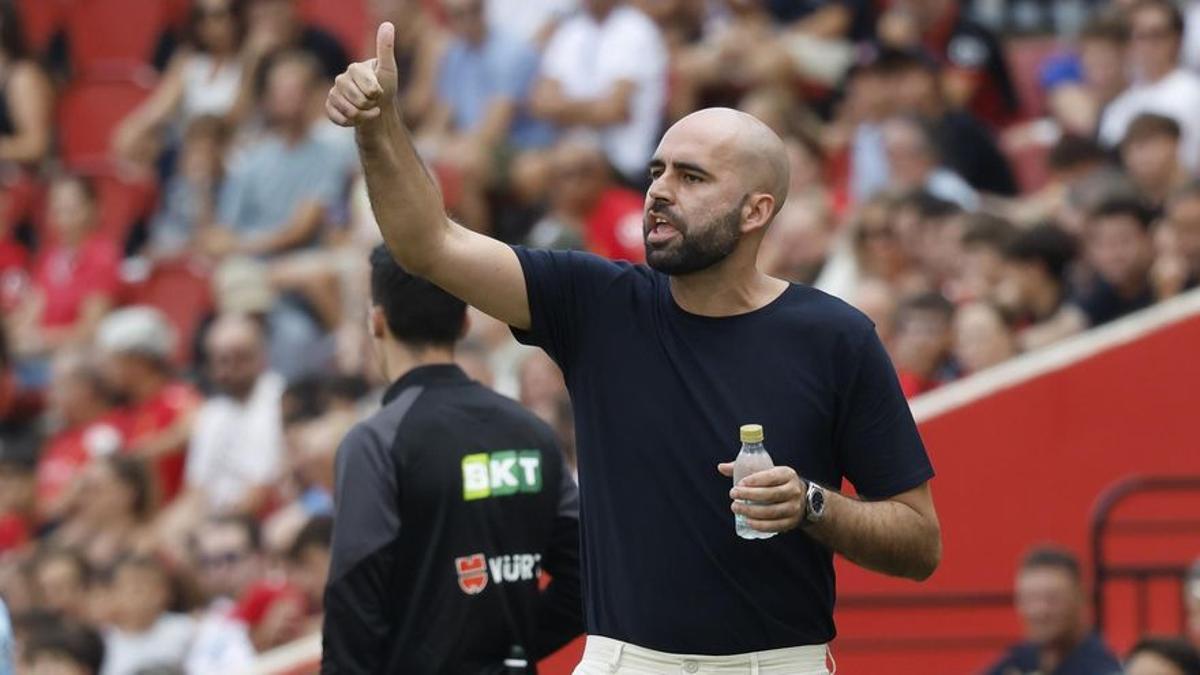 Claudio Giráldez, en la banda de Son Moix