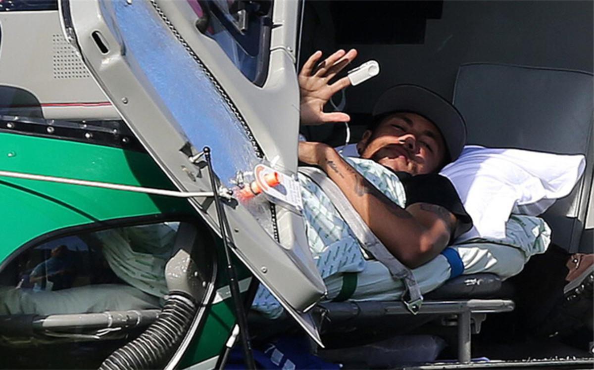 Neymar abandonó la concentración en un helicóptero