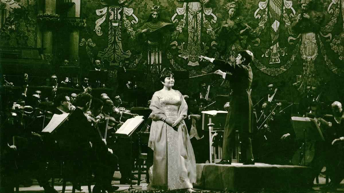 Actuación de Victoria de los Ángeles en el Palau de la Música en un concierto dirigido por Ros Marbà en los años 70.