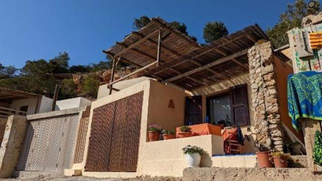 Una caseta varadero reconvertida en vivienda en Cala Corral. | MARA HÄHLE