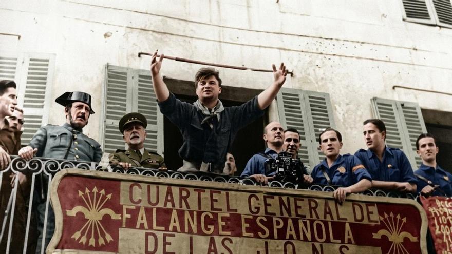 Cuatro fascistas, pistola en mano, asaltan Unión Radio de Valencia