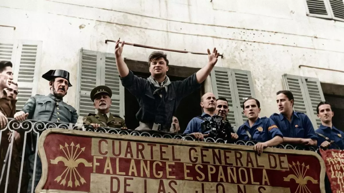 Cuatro fascistas, pistola en mano, asaltan Unión Radio de Valencia