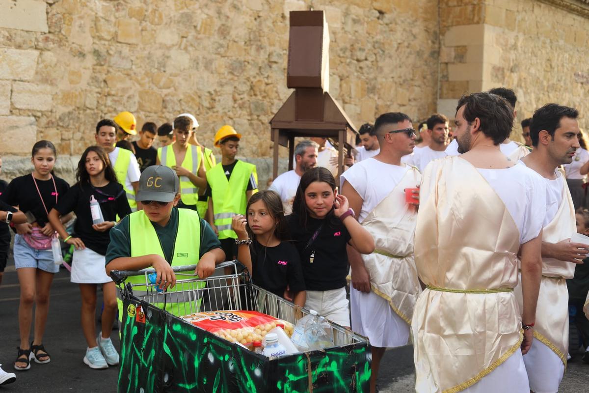 GALERÍA| Coreses es una fiesta con sus peñas y carrozas