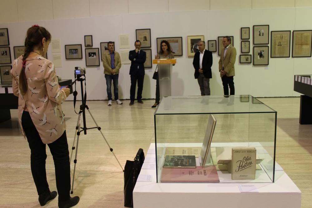 Borges visita el Museo de la Universidad de Alicante