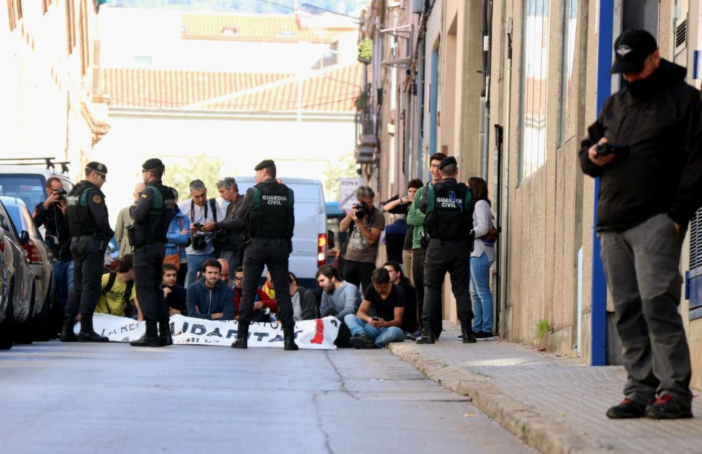 Resistència pacífica davant d'Unipost a Terrassa