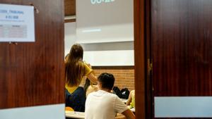 Aula de la UB en la que se están realizando los exámenes de la selectividad 2023.