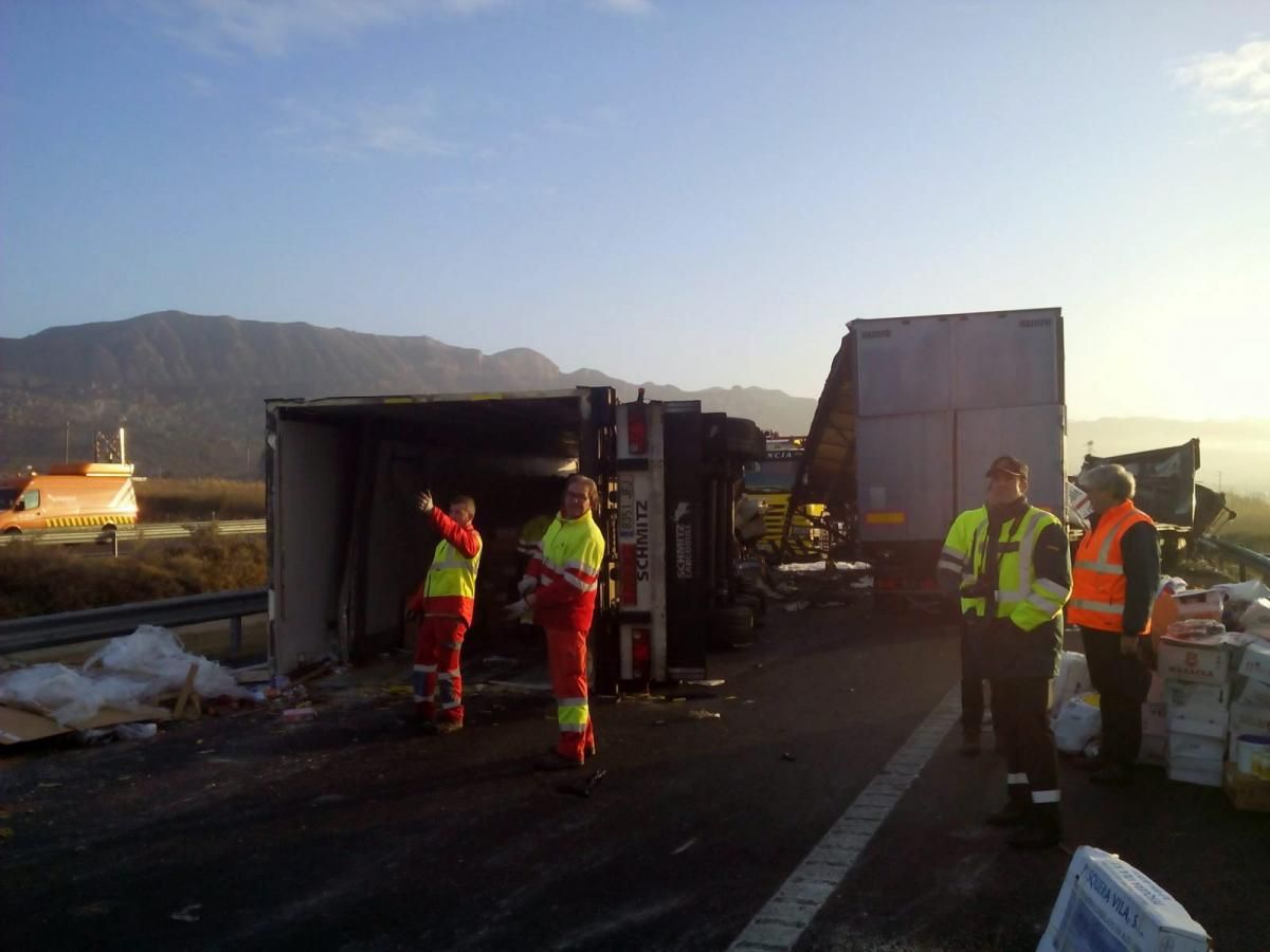 Accidente entre dos camiones en la A-2