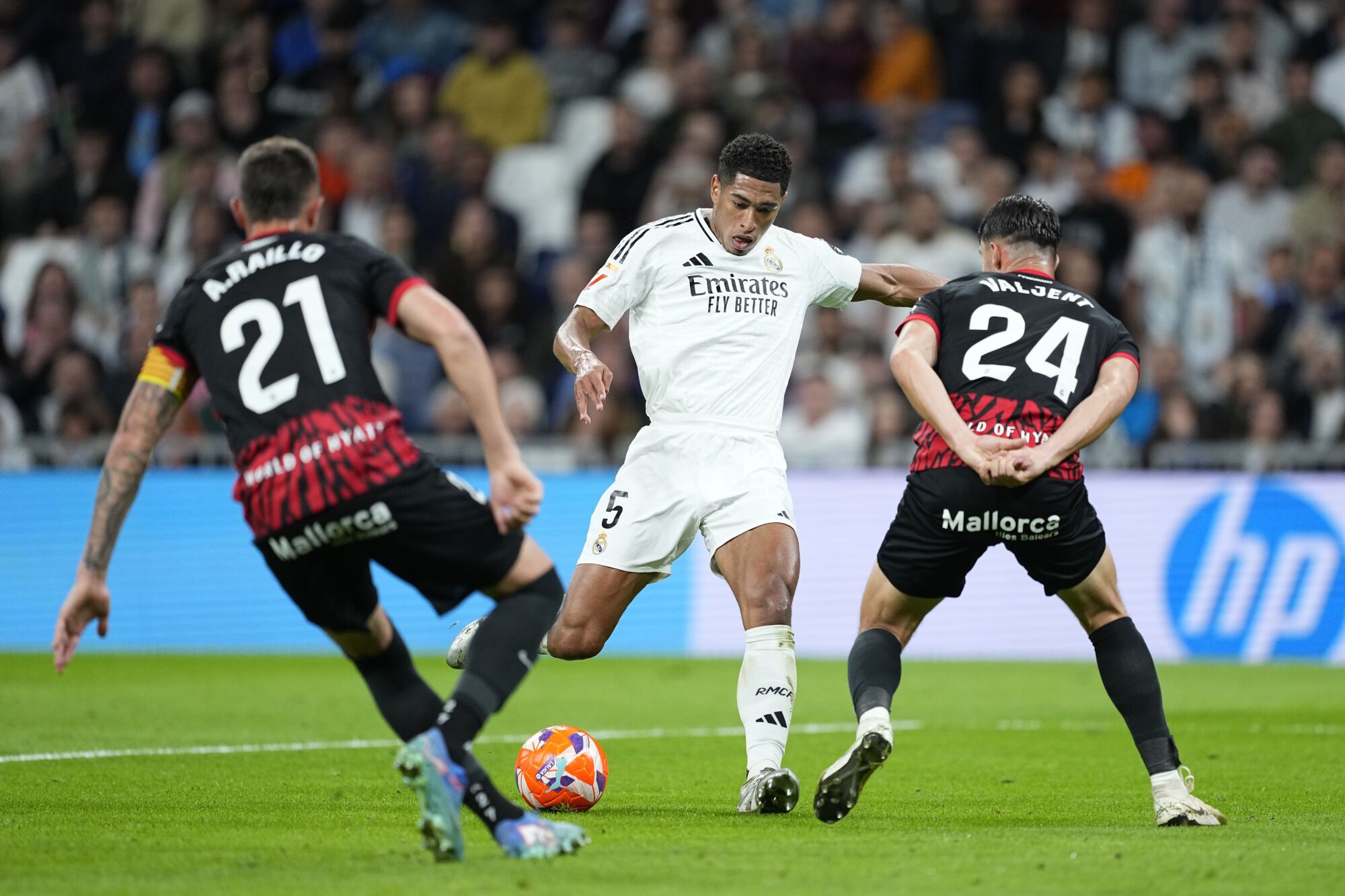 Jude Bellingham of Real Madrid and Martin Valjent of RCD Mallorca in action during the Spanish League, LaLiga EA Sports, football match played between Real Madrid and RCD Mallorca at Santiago Bernabeu stadium on May 14, 2025, in Madrid, Spain. AFP7 14/05/2025 ONLY FOR USE IN SPAIN. Oscar J. Barroso / AFP7 / Europa Press;2025;SOCCER;SPAIN;SPORT;ZSOCCER;ZSPORT;Real Madrid v RCD Mallorca - LaLiga EA Sports;
