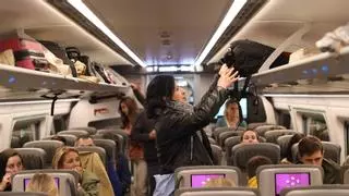 El juicio (y la petición) de los viajeros sobre el estreno de los trenes Avril en Asturias: "Ahora solo faltan mejores precios"