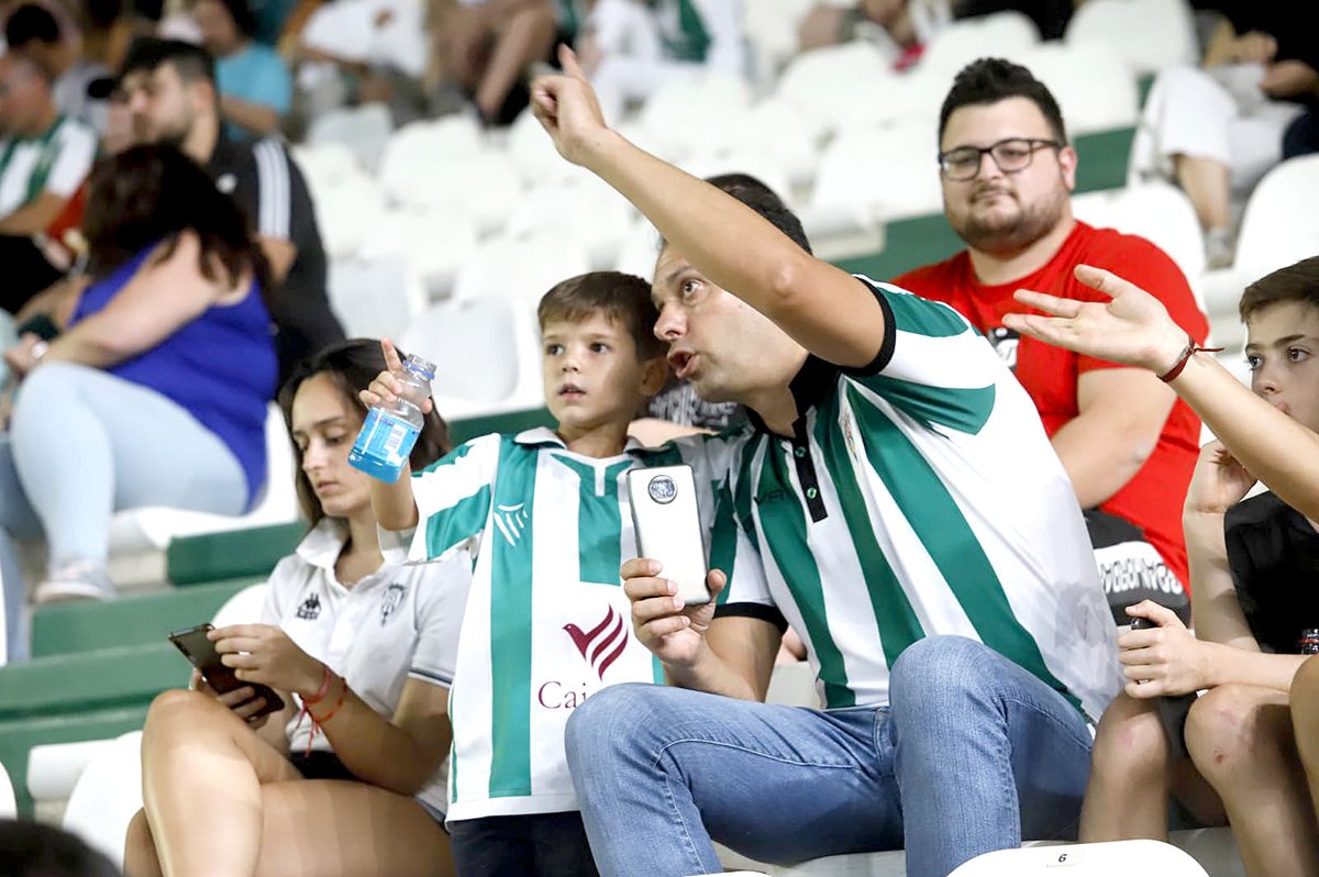 Las imágenes de la afición del Córdoba CF - Rayo Majadahonda