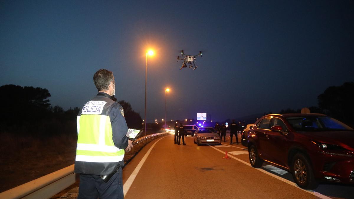 La Policía utilizó drones e instaló controles durante el desarrollo del operativo policial.