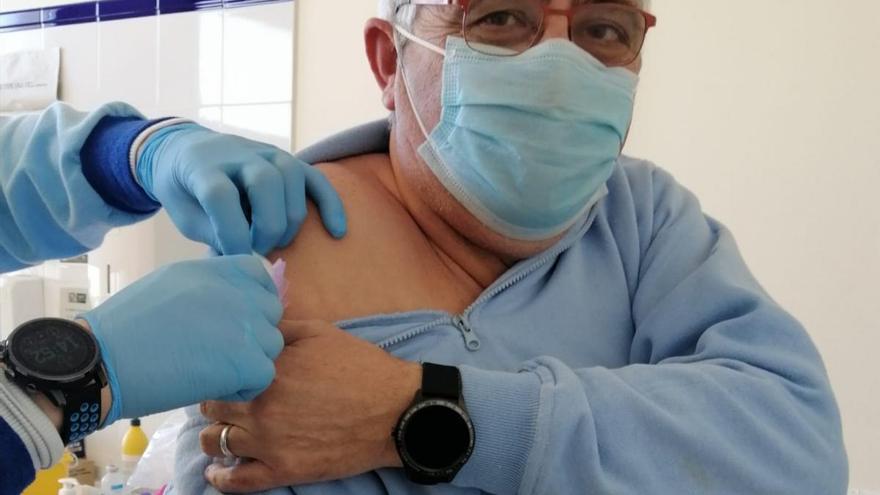 Palma del Río vacuna a 313 personas, entre sanitarios, empleados y usuarios de residencias
