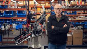 Jordi Tarrés, siete veces campeón del mundo, recibe a EL PERIÓDICO en TRRS Motorcycles. 