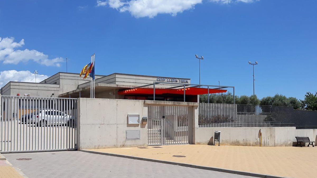El Ayuntamiento de Sant Jordi realiza trabajos de mantenimiento y mejora en el CEIP Lluís Tena.