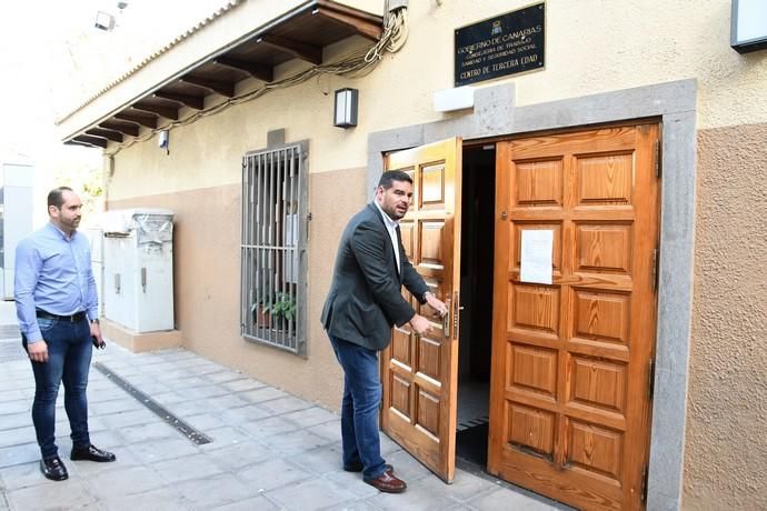 03/01/2019 TELDE. El concejal de Servicios Sociales,Diego Ojeda, abre las puertas del centro de mayores de Telde..Fotografa: YAIZA SOCORRO.