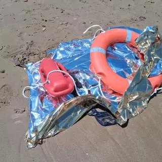 La Guardia Civil investiga el hallazgo de un cadáver arrastrado por el oleaje a la playa de La Mata en Torrevieja