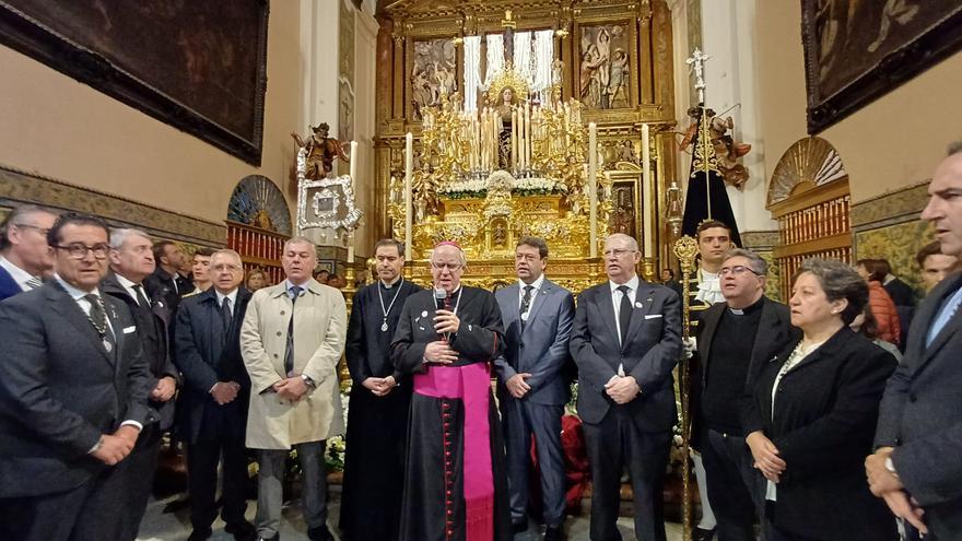 El arzobispo de Sevilla, José Ángel Saiz Meneses, en la Parroquia de San Lorenzo