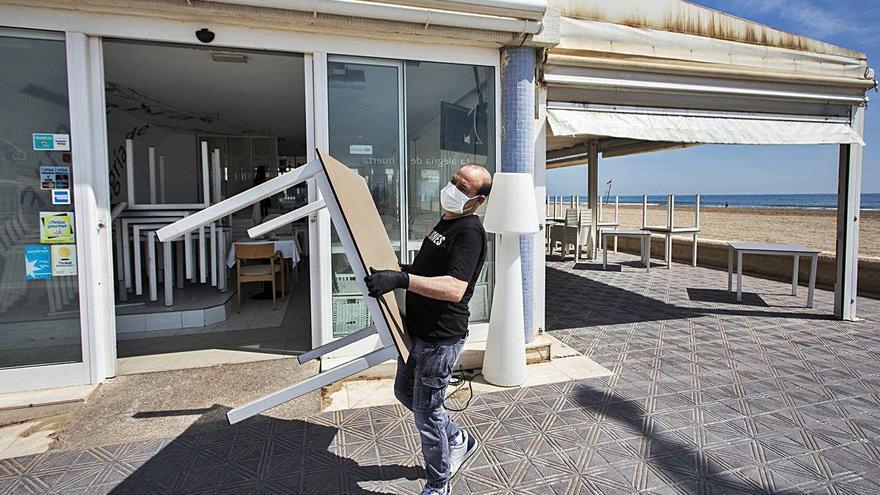 Preparativos el pasado miércoles en el restaurante La Alegría de la Huerta en la Malva-rosa.