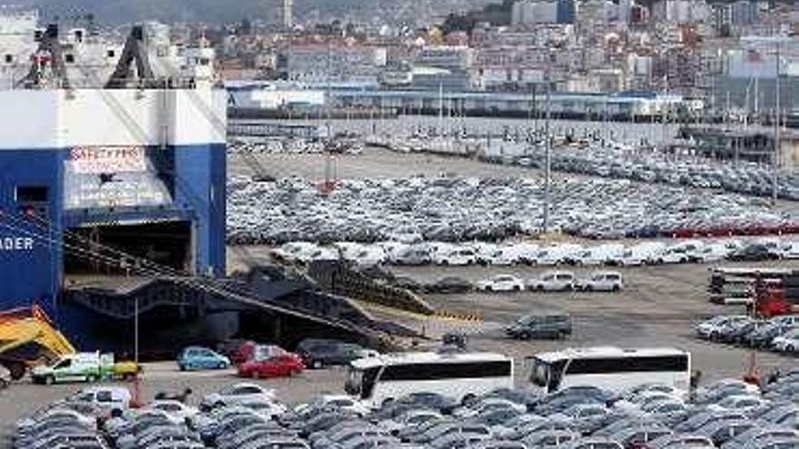 Vigo centraliza la exportación de coches &quot;despiezados&quot; de PSA a países africanos