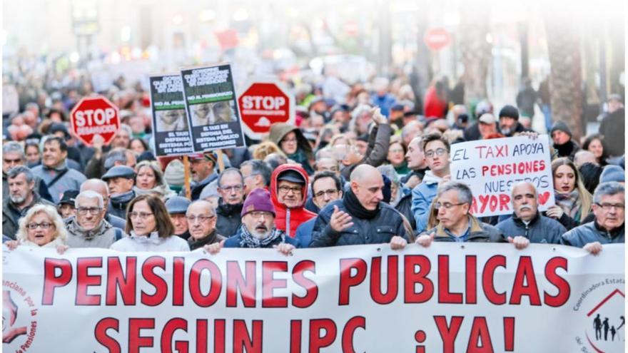 Protesta en favor del blindaje en la Constitución de las pensiones dignas y de su revalorización.