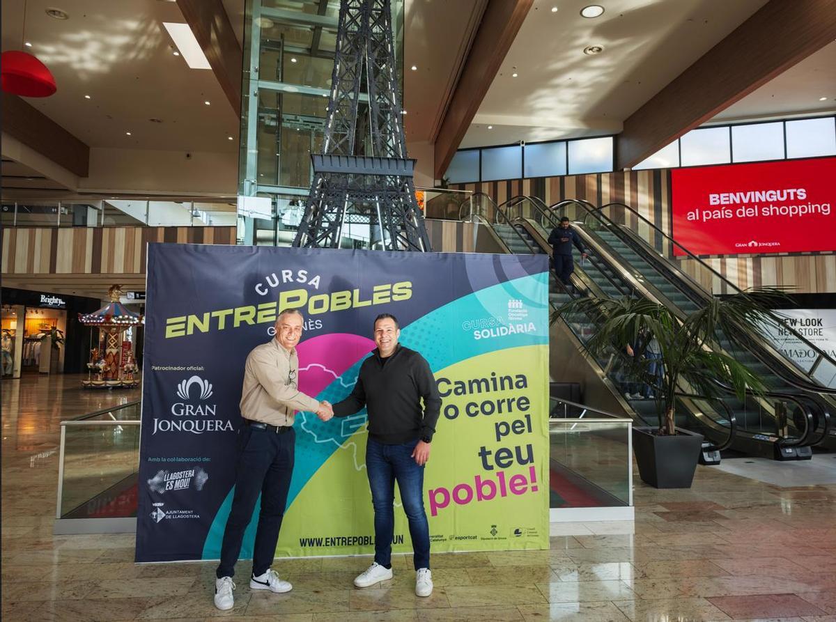 L'anunci de la renovació de l'acord al centre comercial Gran Jonquera.