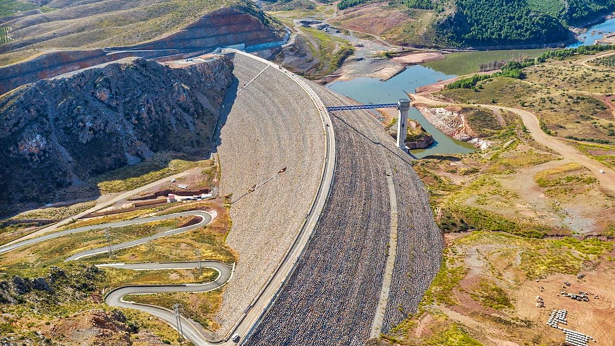 La presa del futuro embalse de Mularroya ya está construida casi en su totalidad. | PLATAFORMA MULARROYA