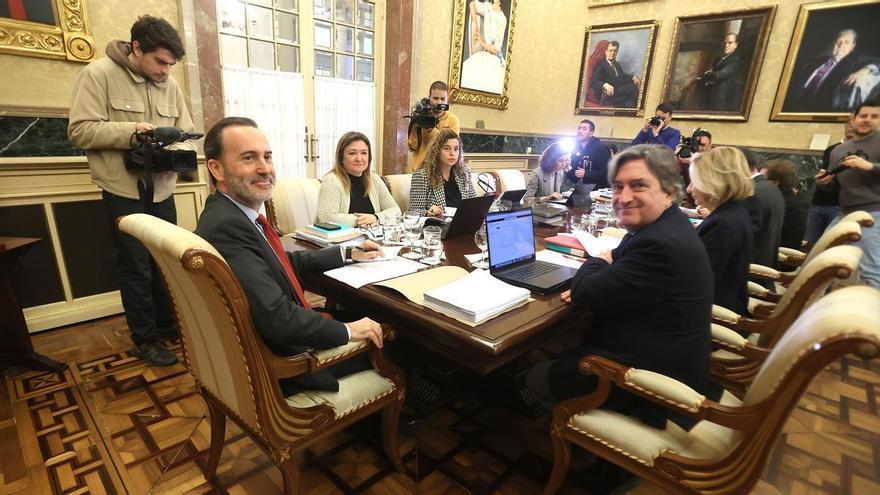 Los letrados del Parlament permiten a Le Senne seguir como presidente